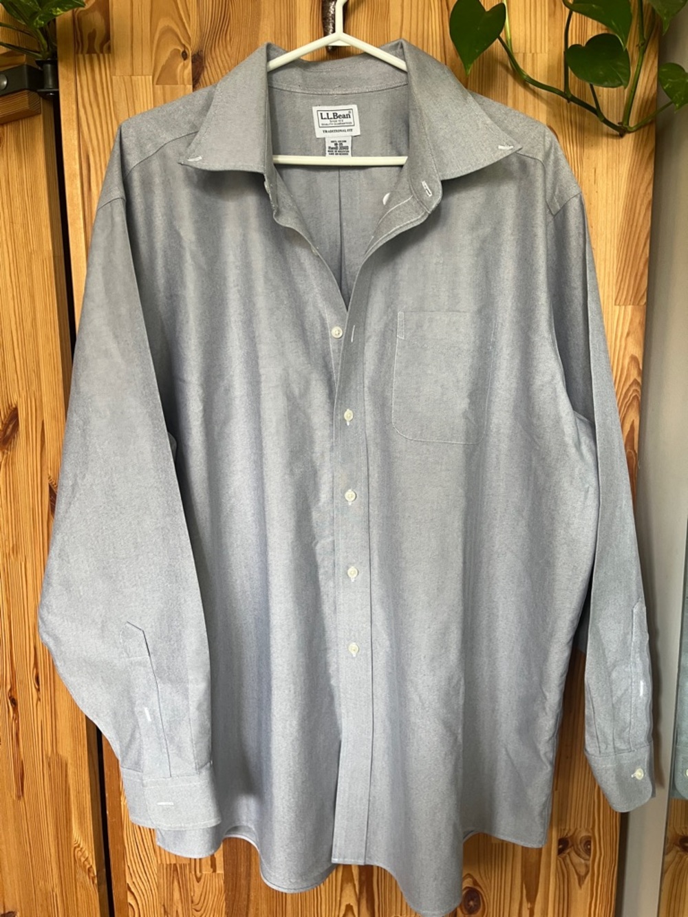 L.L. Bean Men's Light Gray Long-Sleeve Button-Up Shirt (size 18-35)